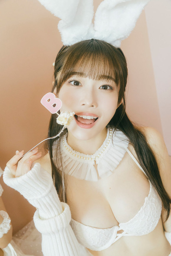 岸みゆ（ ババババンビ）[アザーカット＆インタビュー]「うさぎちゃんになったり、普段着ないピンクの制服を着たり」キュートなうさ耳水着姿で魅了