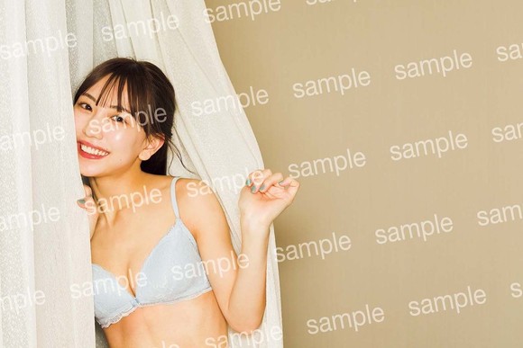 SKE48 熊崎晴香、1st写真集『表情ガール』特典ポストカードを解禁！ - Pop'n'Roll - GREE ニュース