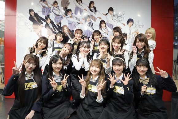 AKB48、61st SG「どうしても君が好きだ」リリース日にファン待望の