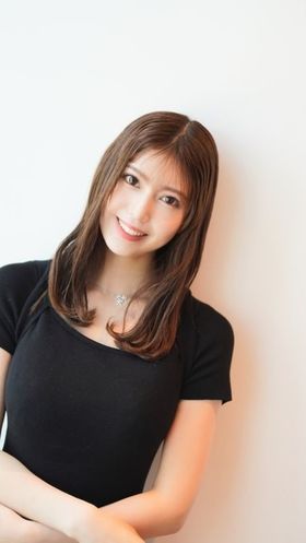 バズらせの女神” 阿部なつき1st写真集「SNSでは見られない私が“詰めっつめ”」 - dwango.jp news - GREE ニュース