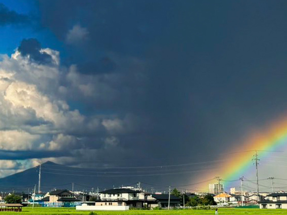 夏の雲と虹を同時に見られます」 １７万人を釘付けにした風景がこちら - grape - GREE ニュース